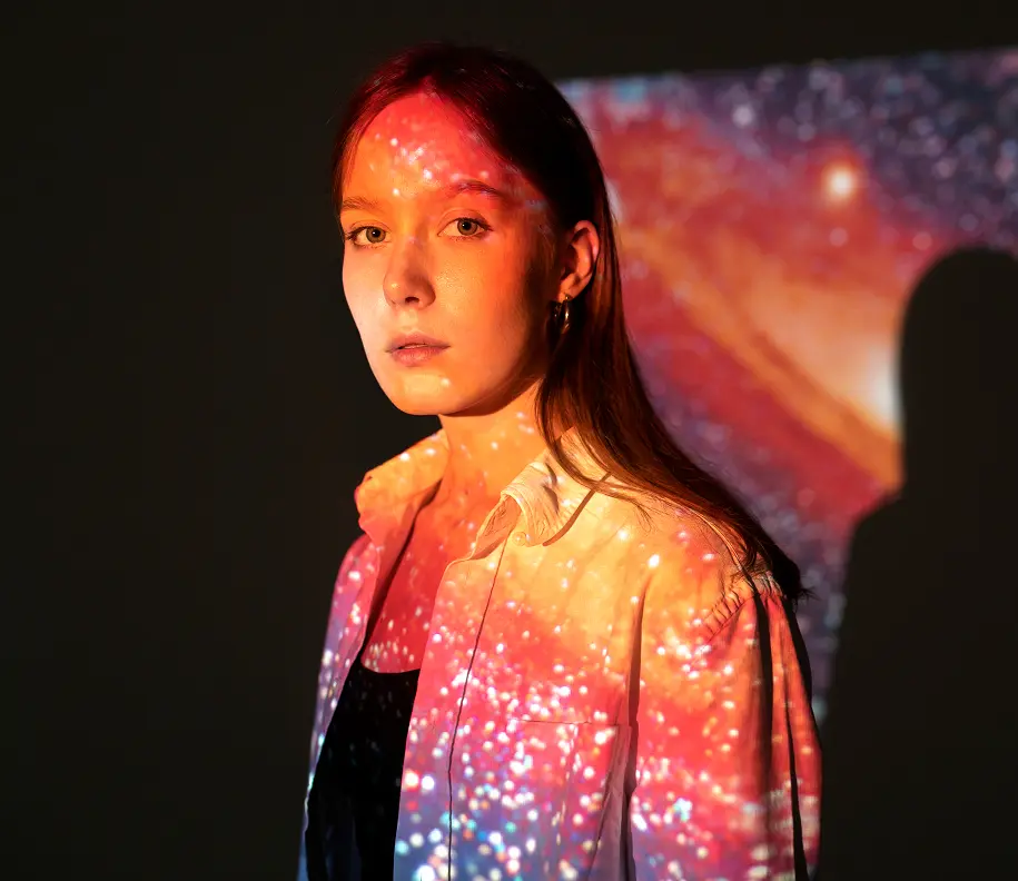 Multi-sensory fashion show experience